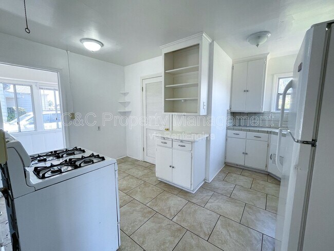 Foto del edificio - 105 W Curtis St