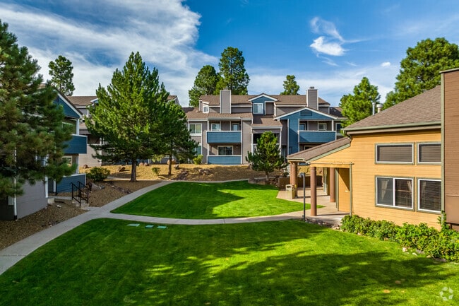 Photo - Woodcrest Apartments