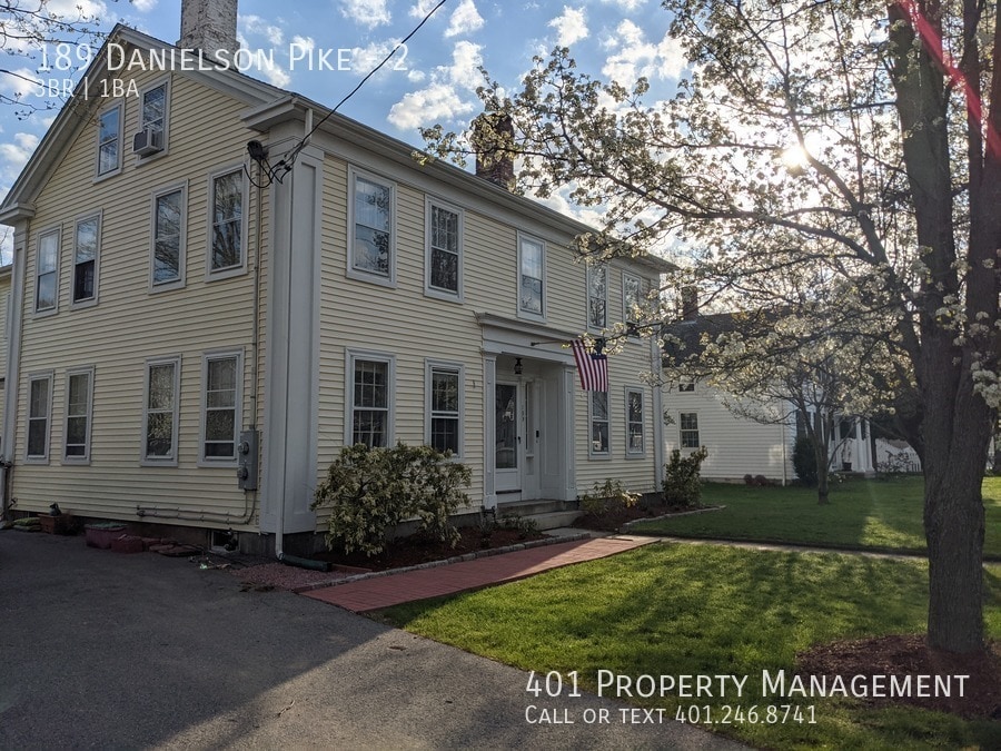 Primary Photo - Downtown Scituate Townhouse for rent