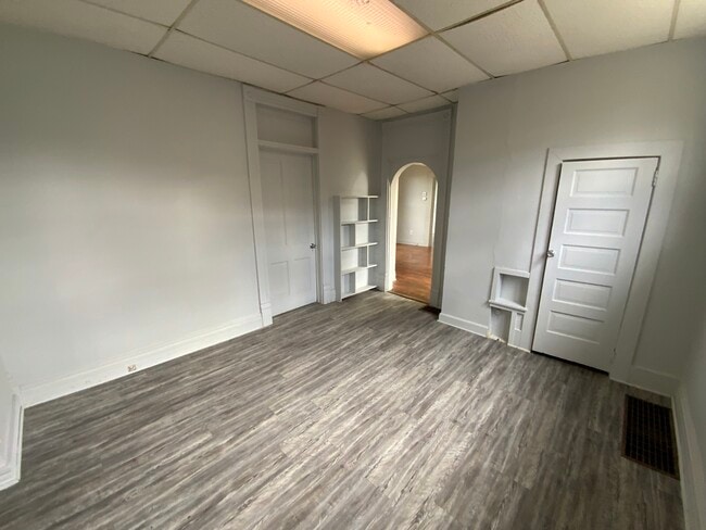 Building Photo - 708 Harmon St