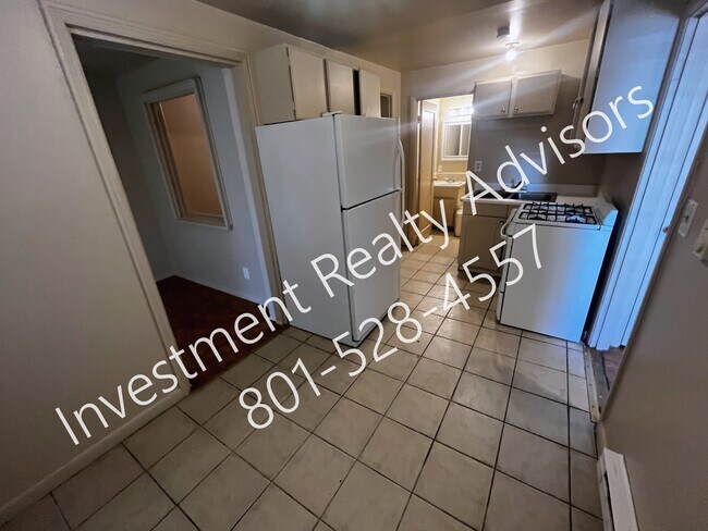 Building Photo - 585 Main St