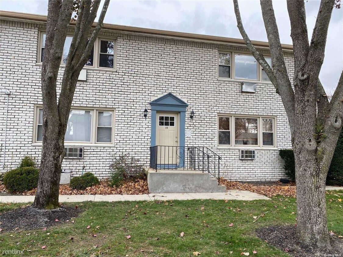 Primary Photo - 1 br, 1 bath House - 10 Mallard Ln Apt 2B