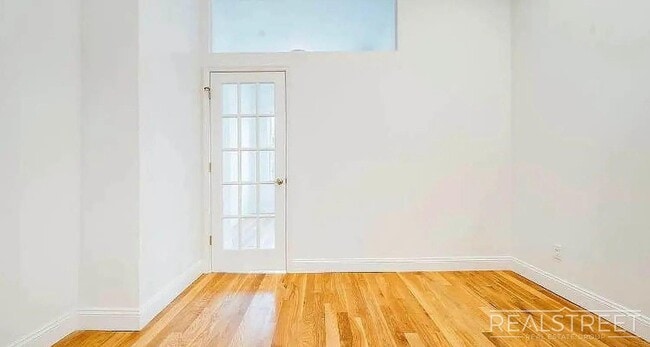 Foto del edificio - Wyckoff Avenue