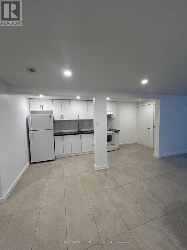 Building Photo - 198 Coxwell Ave