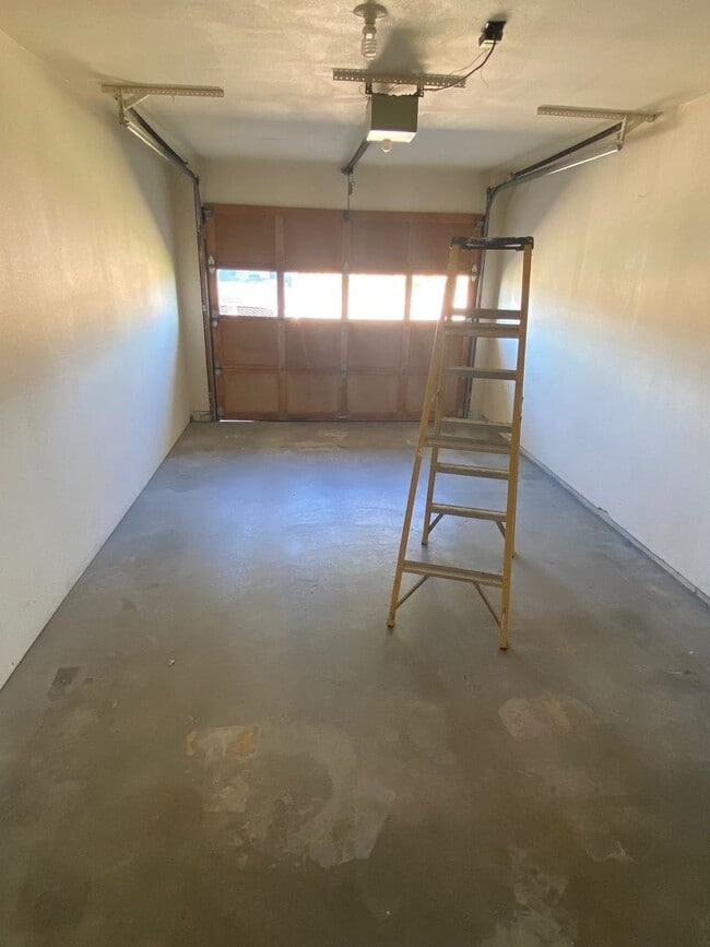 Building Photo - Charming 2 bed 1 bath in Hamilton