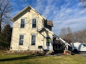 Building Photo - 870 S Main St