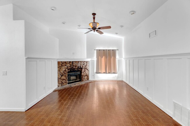 Foto del edificio - Single-Story 3 Bedroom (+1 Bonus Room and ...