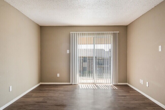 Foto del edificio - 7924 Emerald Crest Dr