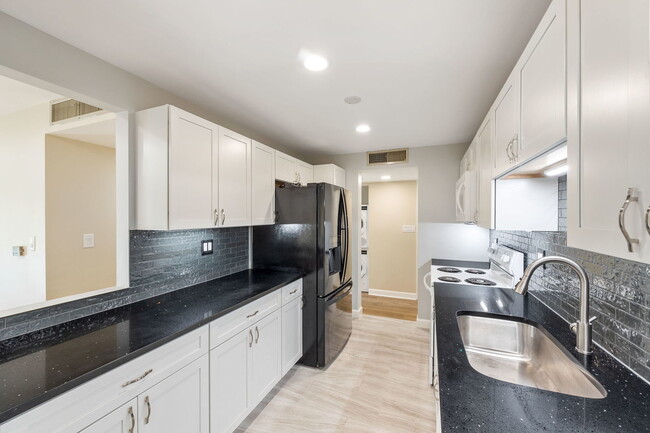 Building Photo - 940 Beau Dr