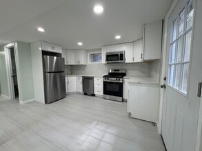 Building Photo - 14 Shore Dr