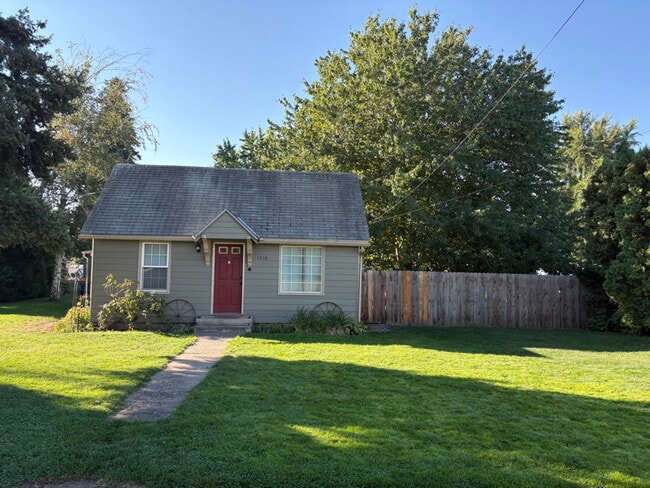 Building Photo - 1850 Amelia St