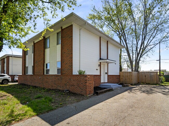 Foto del edificio - 3027-3029 Rotunda Ct S