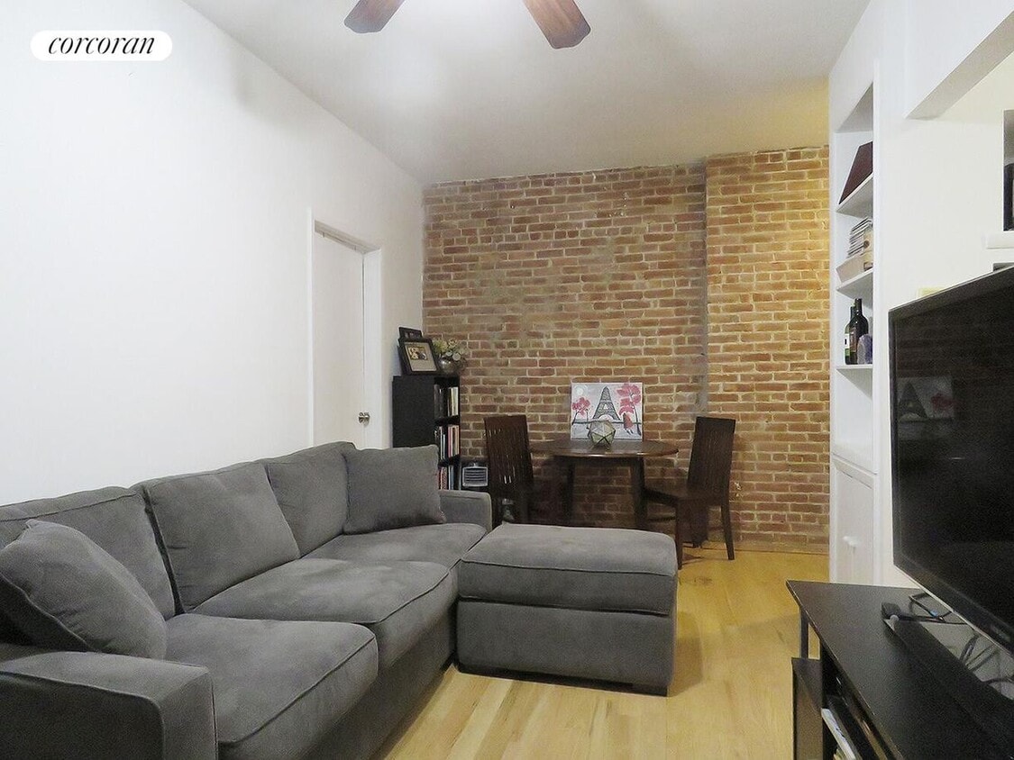 Primary Photo - 302 E 92nd St