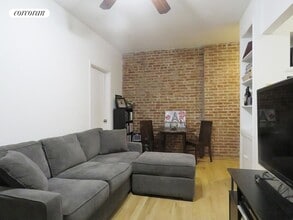 Building Photo - 302 E 92nd St