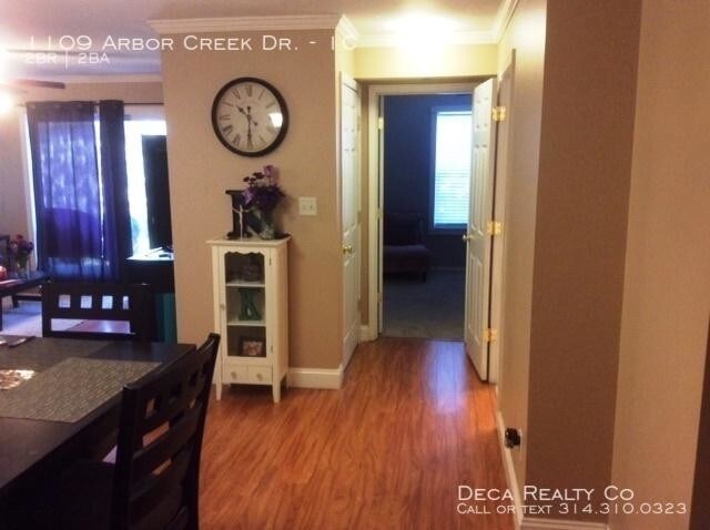 Building Photo - 2 bedroom in St. Louis MO 63122