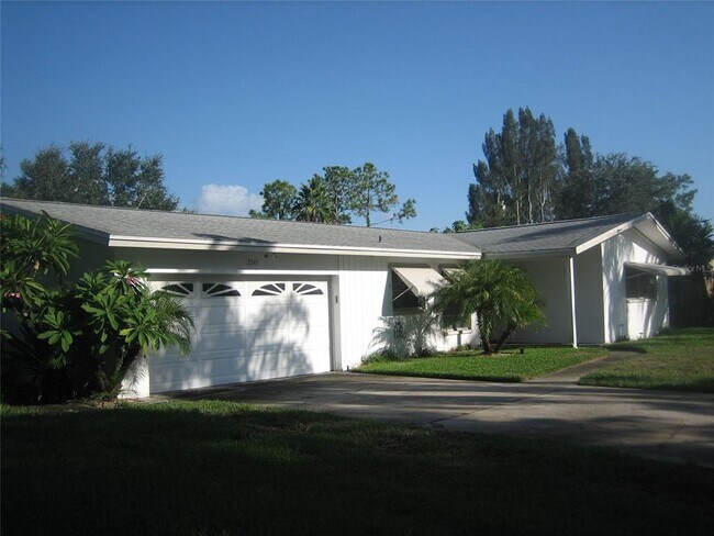Foto del edificio - 2245 Cedar Dr