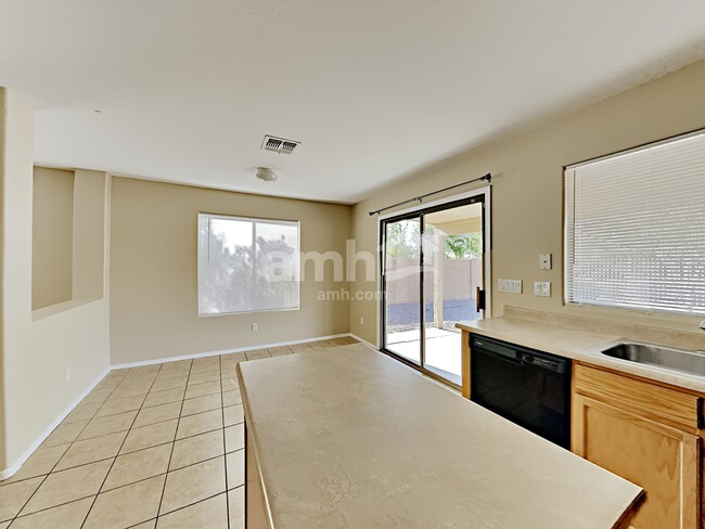 Foto del edificio - 2132 W Burgess Ln