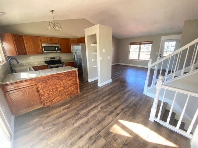 Cocina y comedor - 3934 Red Cedar Dr