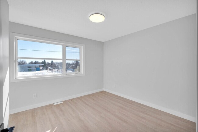 Building Photo - 14405 127 St