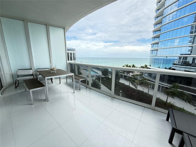 Building Photo - 15811 Collins Ave