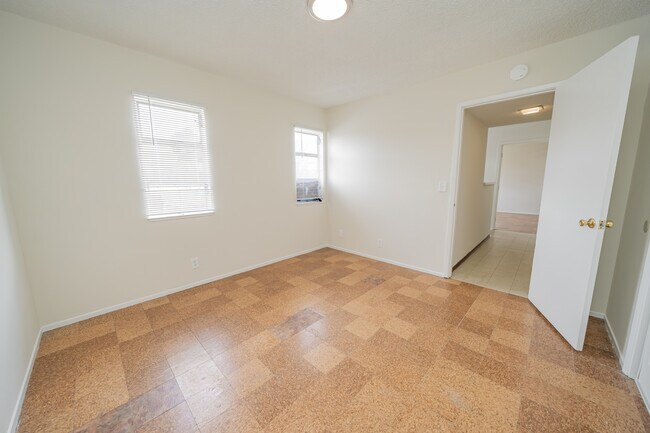 Foto del edificio - 1467 Russell St