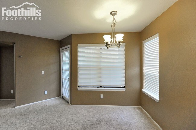 Building Photo - 6655 N Canyon Crest Dr