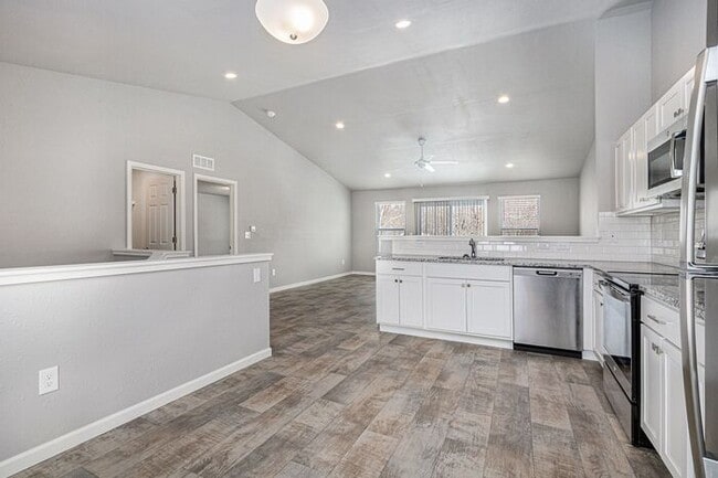 Building Photo - 3928 Watertown Dr