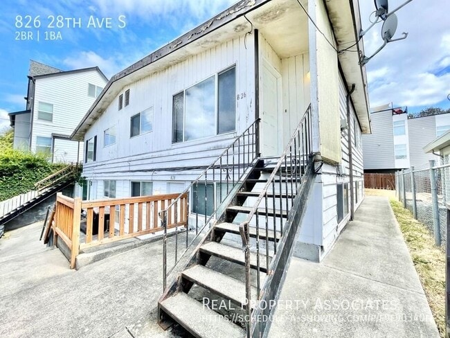 Building Photo - 826 28th Ave S
