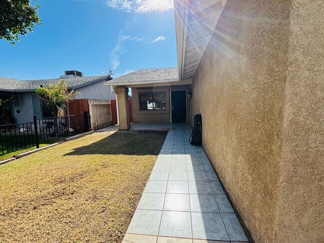 Foto del edificio - Welcome to your next home at 289 Tangerine!