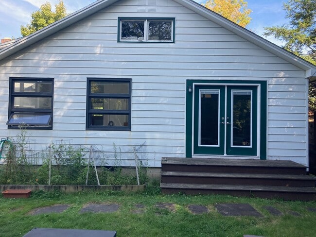 Building Photo - 3 Neher St