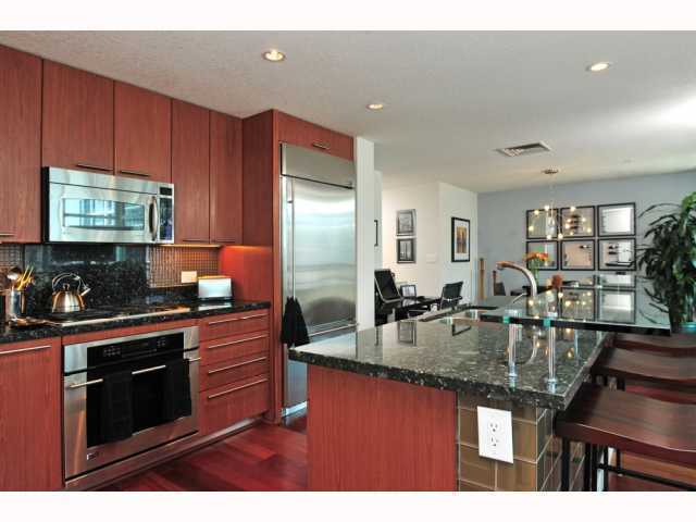 Building Photo - Stunning 1 bedroom, 1.5 bath in The Grande...
