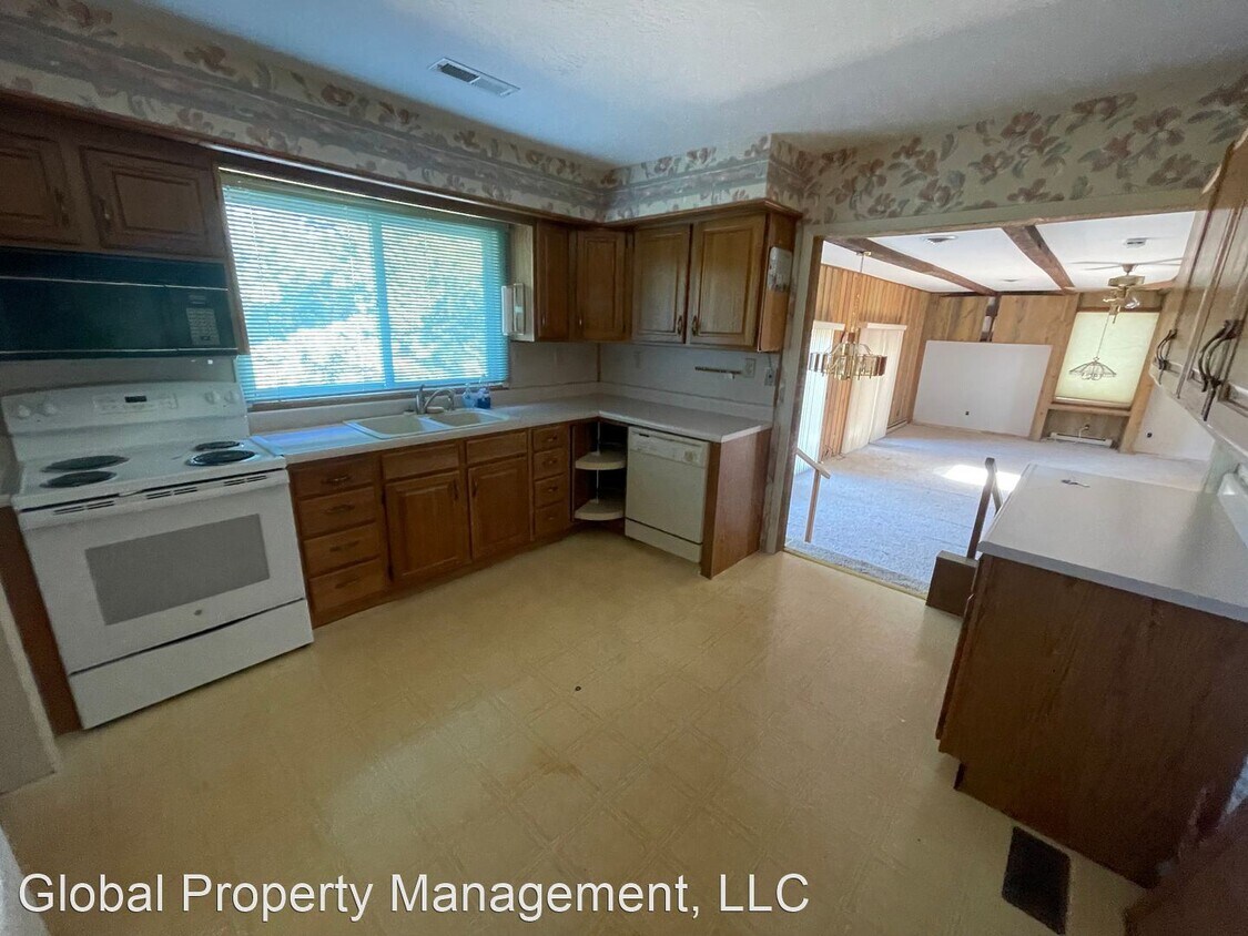 4019 Pier Thirty One Rd, Camdenton, MO 65020 House Rental in