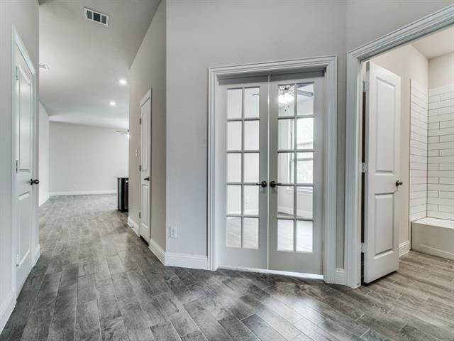 Building Photo - 4039 Woodford Dr