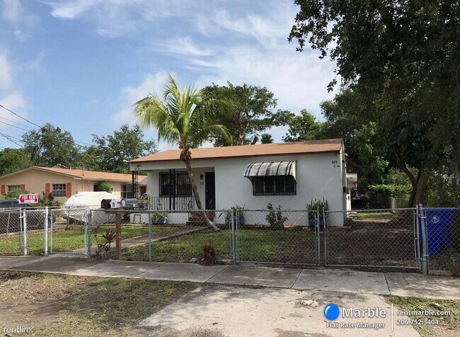 Building Photo - 1 br, 1 bath Townhome - 55 NE 69TH St Unit C