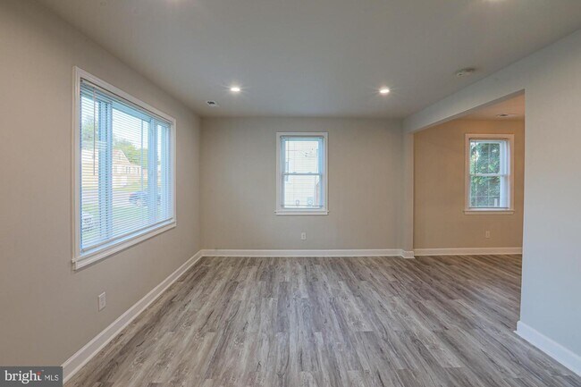 Foto del edificio - 5929 Montgomery St