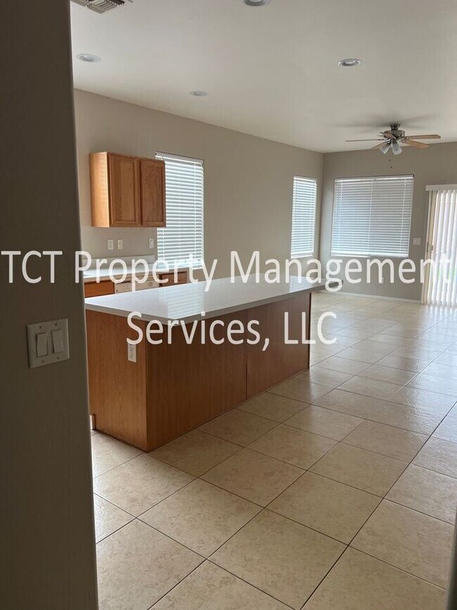 Foto del edificio - 4 Bedroom House in Power Ranch!