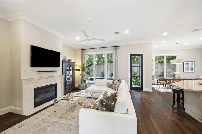 Foto del edificio - 1527 Cunningham Parc Ln