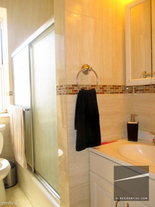 Building Photo - 2902 24th Ave