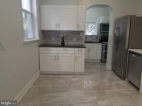 Building Photo - 5538 Delancey St
