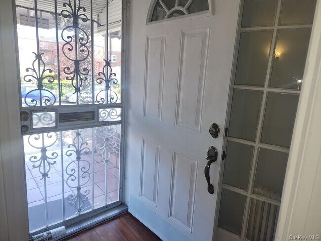Foto del edificio - 4437 Byron Ave