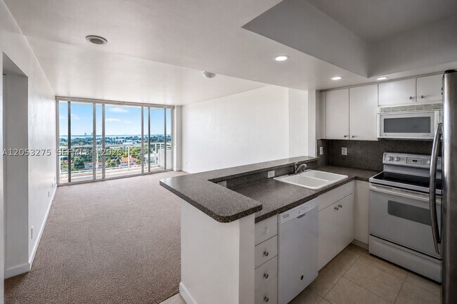 Foto del edificio - 5600 Collins Ave