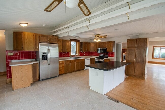 Building Photo - 1321 3rd Ave NW