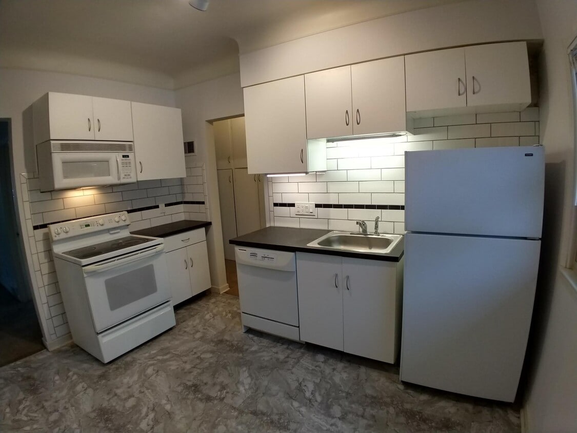 1415 W Farnum Ave Unit 4, Royal Oak, MI 48067 Apartments in Royal Oak