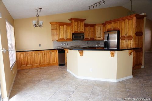 Building Photo - 561 SW 181st Ave