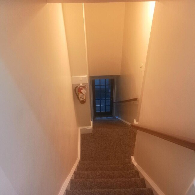 Escalera del edificio - 6422 N Fairhill St