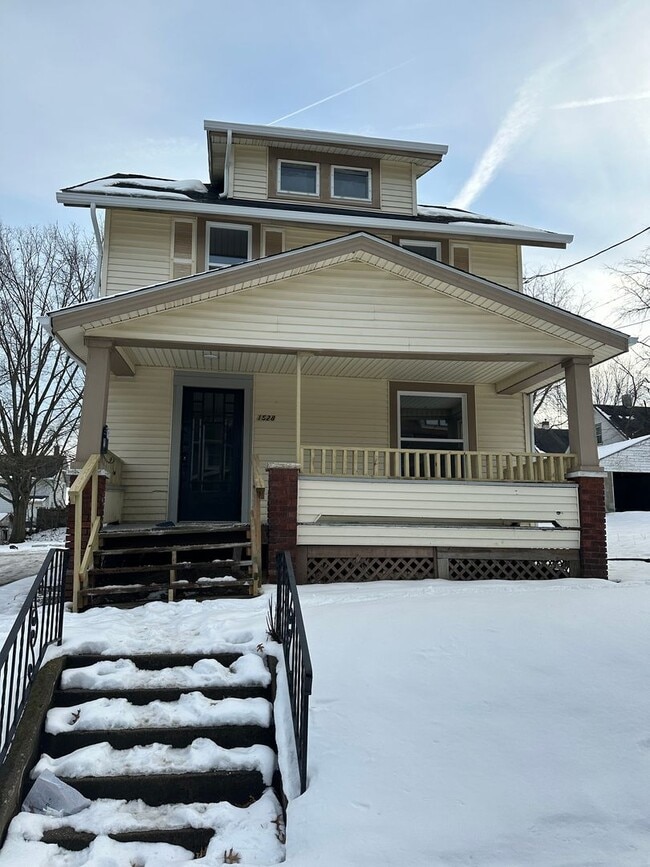 Building Photo - 1528 16th St NE