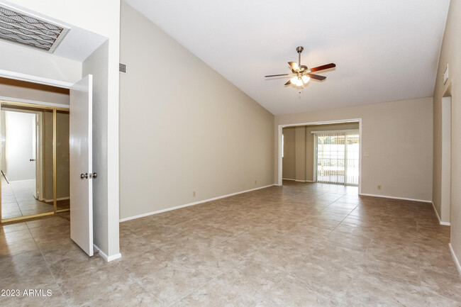Foto del edificio - 6016 W Desert Cove Ave