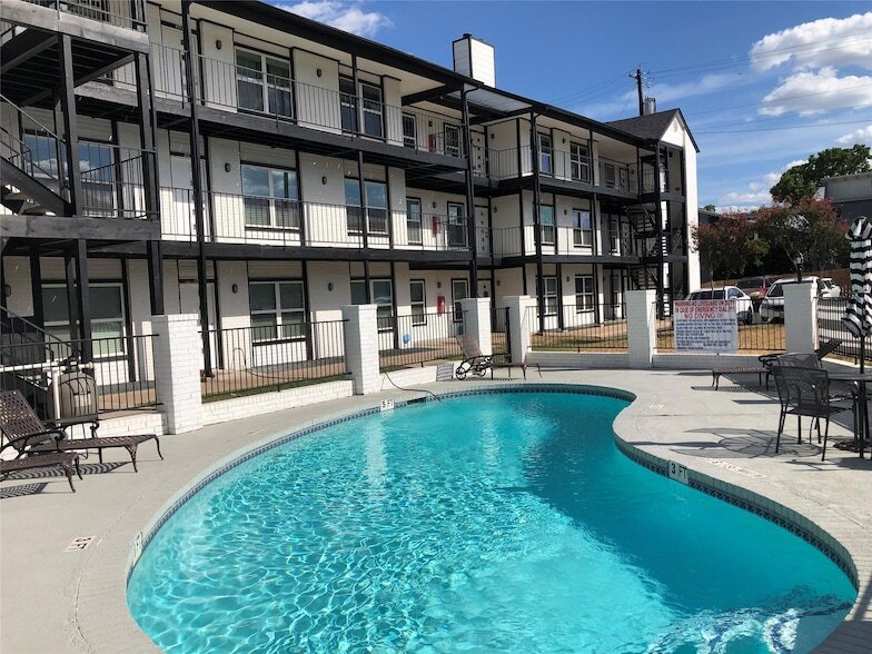 Foto principal - 6409 Burns St