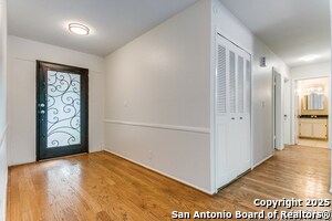 Foto del edificio - 7819 Melbury Forest