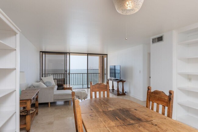 Foto del edificio - 1750 E Ocean Blvd